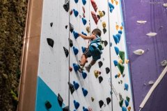 中产精英爱上攀岩-香港期货开户